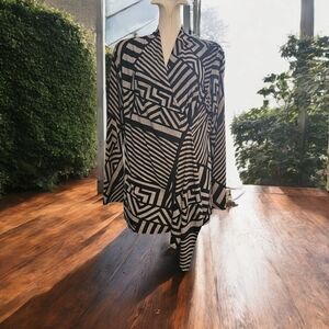 Joseph Ribcoff light weight blouse, long sleeve, flattering size 16